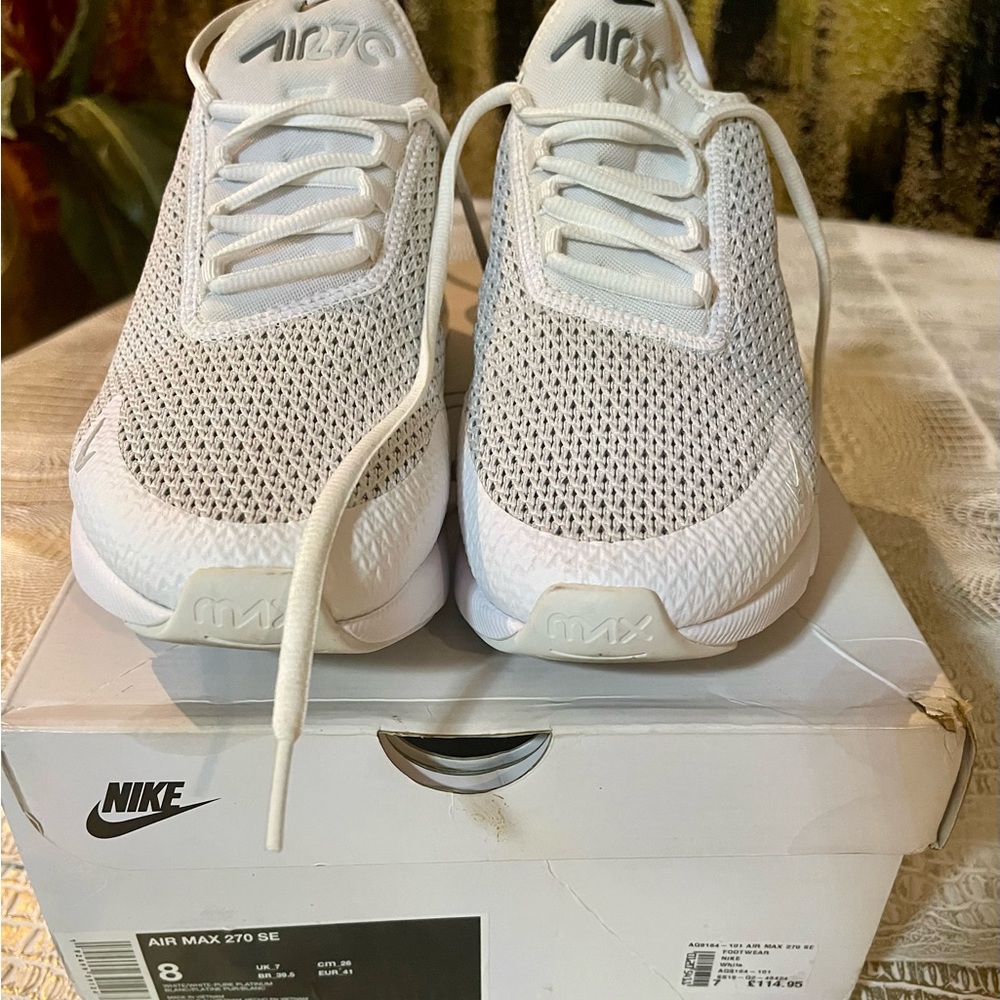 Womens Nike Air Max 270 SE - Size 8 White Like New
